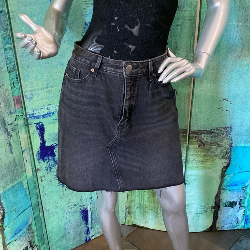 Old Navy Higher High-Rise Black Denim Skirt